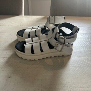 L'Intervelle White Leather Sandals